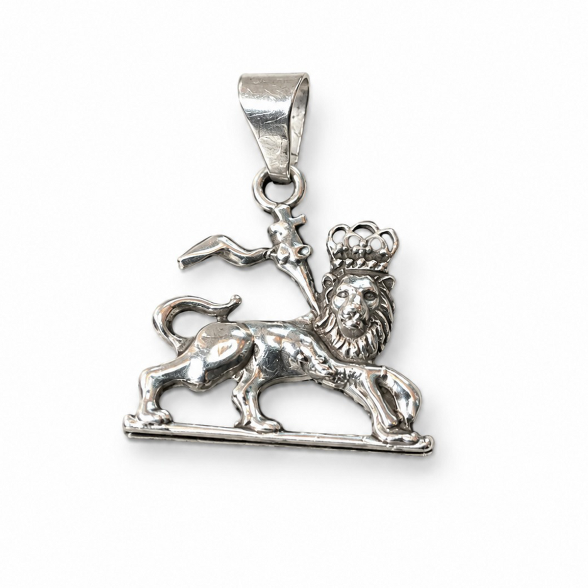 León Conquistador de la tribu de Judah. (Dije-Plata .925)